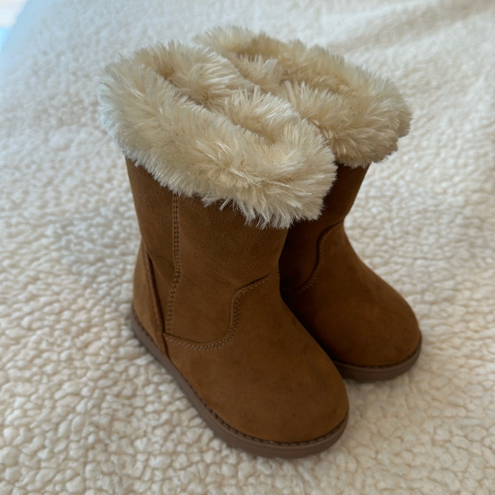 Cat and Jack toddler 5 tall faux fur boots, new